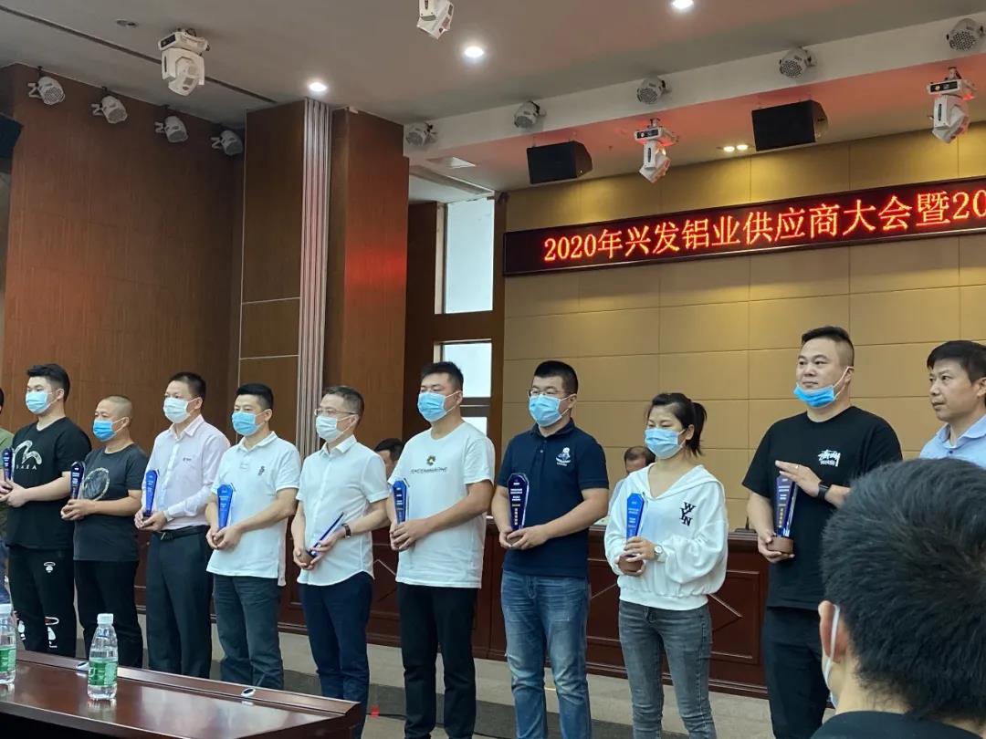 匠心专注涂装人 | 泽亨连续四年荣获兴发铝业“优秀供应商”称号